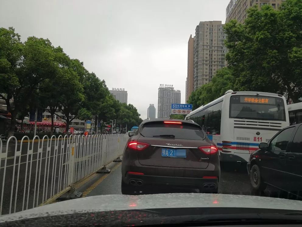 路虎极光VS陆风X7_汽车傻傻分不清 保时捷MacanVS众泰SR9_众泰t900酷似兰博基尼